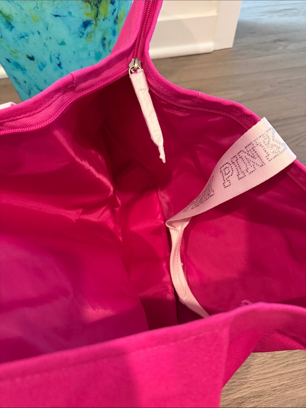 VS hot pink tote - Picture 3 of 3